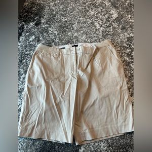Talbots women’s light khaki shorts